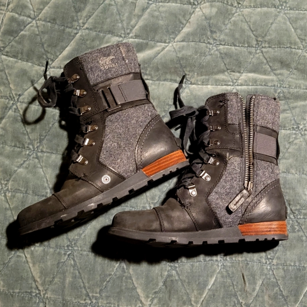 Women's SOREL Major Carly Black Leather & Gray Wool Moto Zip Boots size 6